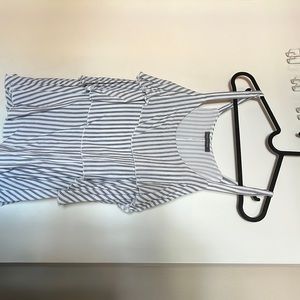 LIKE NEW! Suzy Shier striped ruffled top XL
